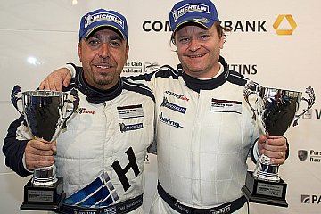 Die Meister der Sports Cup Endurance Konstantinou (li.) und Häring - Foto: Porsche