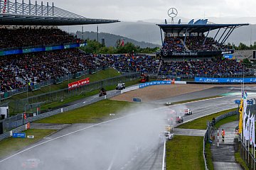 Auer gewinnt turbulentes Regenrennen am Nürburgring