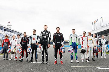 12 Nachwuchs-Rennfahrer wollen der neue Porsche-Junior werden