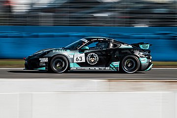 Lion Düker siegt bei Sportwagendebüt auf dem Hockenheimring