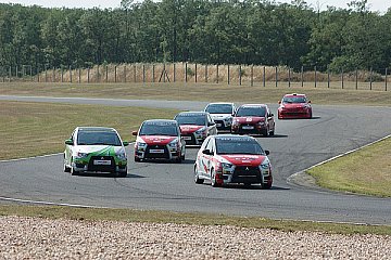 Mitsubishi Colt Cup mit vollem Feld am Slovakiaring
