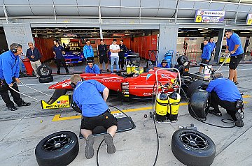 Nicolas Pohler mit Platz 8 und Unfall im Rennen 2