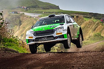 Ex-Champion Mikkelsen zurück am Steuer des Škoda Fabia RS Rally2