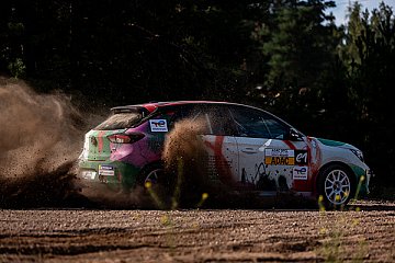 Für Spektakel sorgte vor dem Rennwochenende die DTM Schotter Challenge - Foto: ADAC