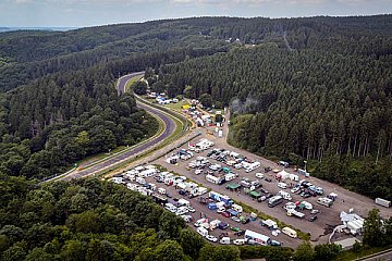 Logenplatz am Lagerfeuer: Campingangebote bei den 24h Nürburgring werden optimiert