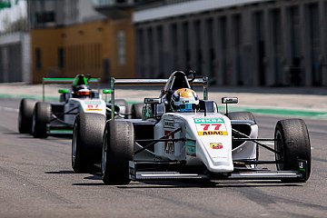 Testfahrten machen Appetit auf neue Saison der ADAC Formel 4