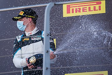 HWA RACELAB gelingt weiterer Podiumsplatzierung