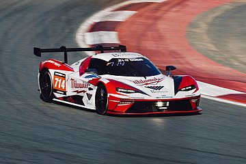 KTM X-BOW GTX und schlagkräftiges Aufgebot in Arabien