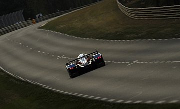 Peugeot kämpfen nach 15 Stunden um die Führung