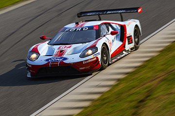 Die Ford GT fahren im Lime Rock Park zum Sieg und auf Rang drei