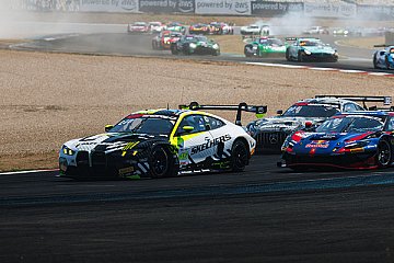 Der BMW M4 GT3 EVO des Team WRT mit Valentino Rossi und Max Hesse - Foto: BMW
