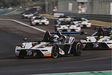 Aus der beliebten und populären „Rookies Challenge“ mit 20 baugleichen und von KTM direkt betreuten Rennfahrzeugen wird im nächsten Jahr der „X-BOW CUP EUROPE“ - Foto: Joel Kernasenko