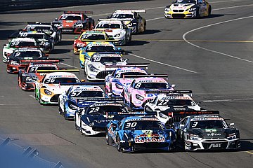 DTM-Start am Norisring: Liam Lawson (#30) und Kelvin van der Linde (#3) in der ersten Startreihe - Foto: DTM