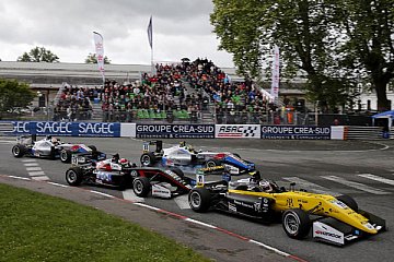 Sacha Fenestra auf dem Stadtkurs in Pau