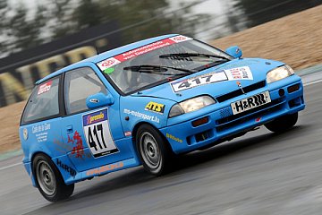 Dem Eifelwetter zum Trotz: MS-Motorsport kämpft sich durch das VLN-Feld