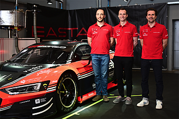Simon Reicher, Christopher Haase und Markus Winkelhock vor dem Audi - Foto: Team
