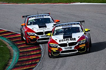 Hofor Racing by Bonk Motorsport verteidigt gute Ausgangsposition