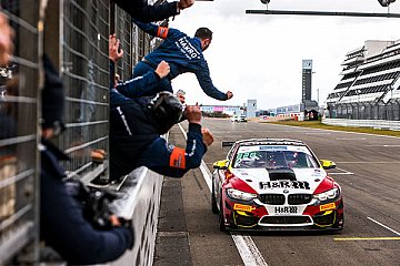 Fahrt zum Titel: Der BMW M4 GT4 auf dem Nürburgring - Foto: ADAC