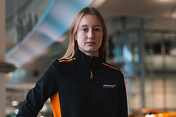 Tochter von Ex-F1-Weltmeister gibt Formelsport-Debüt