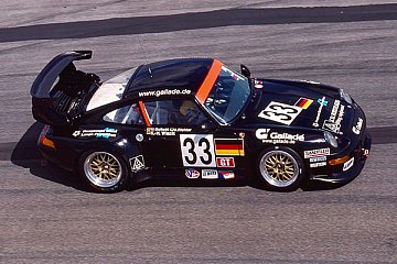 1997 gastierte Manthey Racing im Rahmen der IMSA Meisterschaft. Hier in Sebring mit Richter, Manthey und Gallade - Foto: John Brooks
