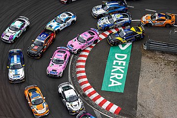 Volles Feld in der ADAC GT4 Germany - Foto: ADAC