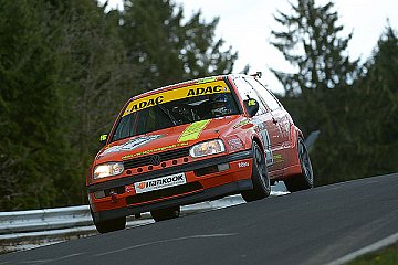 Tabellenführer Stephan Reuter (VW Golf GTi) -Foto: RCN