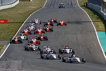 Die ADAC Formel 4 startet in Österreich durch - Foto: ADAC