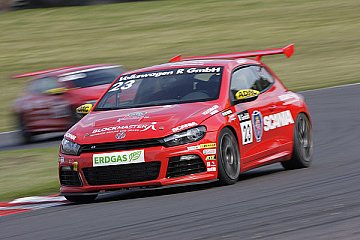 Ola Nilsson schlägt britische Formel-1-Stars