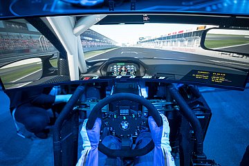 Blick des Piloten im Simulator - Foto: BMW