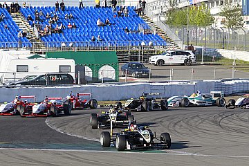 Startphase bei Rennen 1 (Foto: Alex Trienitz)