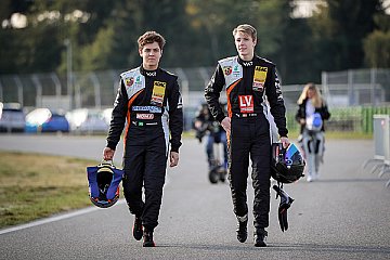 Die meisten Siege und Führungsrunden holte Felipe Drugovich, hier mit Teamkollege Frederik Vesti - Foto: ADAC