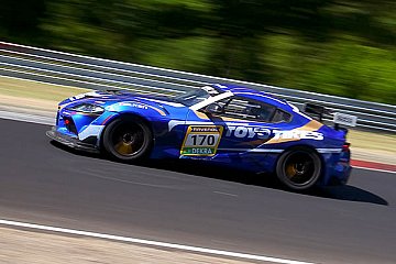 Gesamtpodium für Toyo Tires und Ring Racing bei NLS-Light