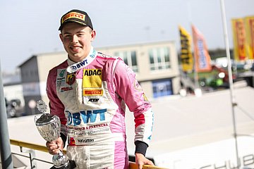 Toller Einstand: Niklas Krütten führt die Rookie-Wertung nach dem ersten Rennwochenende an - Foto: ADAC