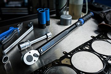 Mit dem GEDORE Drehmomentschlüssel TORCOFLEX UK Set 1/2