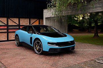 Und hier noch das Blau - erinnert vielleicht ein wenig an den Nissan Leaf Pro Max?