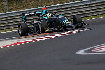 HWA RACELAB mit erfolgreichen F3-Tests in Ungarn