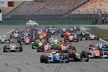 Neueinsteiger Matt Parry glänzt beim Auftakt