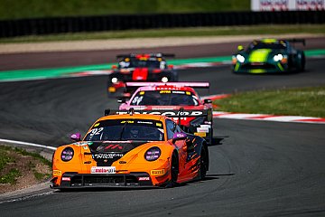 Morris Schuring aus Amsterdam tritt in einem Porsche 911 GT3 R an - Foto: ADAC