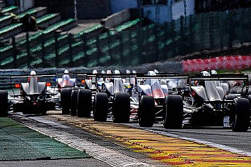 Formel Renault 2.0 NEC reist von Spa nach Assen