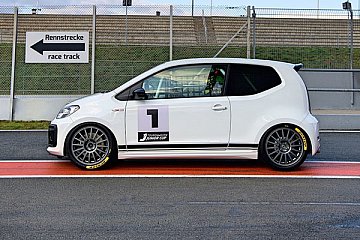 Start in die Premierensaison des Tourenwagen Junior Cup