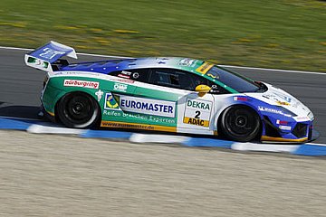 Johannes und Ferdinand Stuck teilen sich ein Cockpit