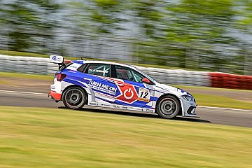 Liebenberg siegt in Rennen 1 am Nürburgring