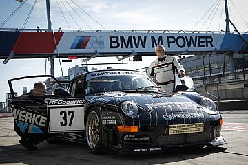 Im Rahmen des Oldtimer Grand Prix 2018 ging Olaf Manthey mit dem 993 RSR MR001 erstmals wieder auf die Strecke. Mit Erfolg: Zweimal holte der Routinier den Klassensieg - Foto: rennstreckenklassiker.de