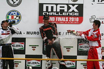 Jubel bei Ferenc Kancsar (rechts) über den sensationellen dritten Platz. Den Titel holte Caleb Williams aus Südafrika