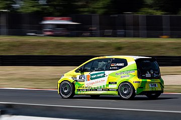 Parbel siegt im zweiten Rennen des ADAC Tourenwagen Junior Cup