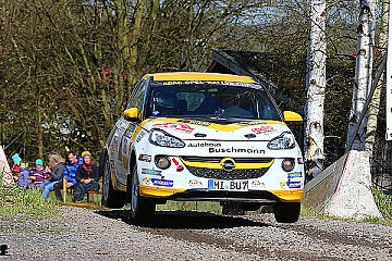 Niklas Stötefalke: Der Bad Oeynhausener und sein Buschmann-Team feiern fast ein Heimspiel - Foto: ADAC