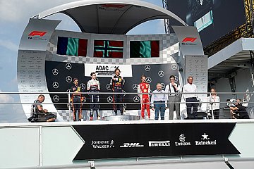 Prominenz bei der Siegerehrung: Hermann Tomczyk, Toto Wolff und Jean Todt (v.r.) vergeben die Siegerpokale - Foto: ADAC