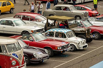 Zuschauer willkommen: Oldtimer-Fans können das „rollende Museum“ der ADAC Europa Classic 2024 an ausgewählten Punkten aus der Nähe besichtigen - Foto: ADAC Klassik