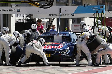 Boxenstopp des DTM Meisterteams 2016 - Foto: Hankook