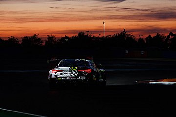 Das Rennen fand in Magny-Cours am späten Abend statt - Foto: BMW